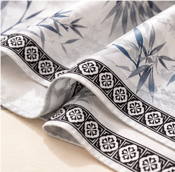 Foulard reversibile “Bambú y Mariposas” · Poliestere · 180 × 70 cm