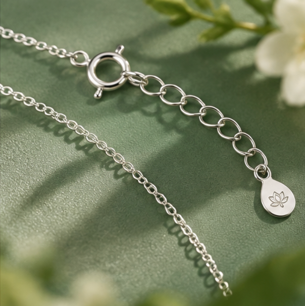 Collar “Serenidad” de Jade de Hetian y Perlas de Concha · Plata 925