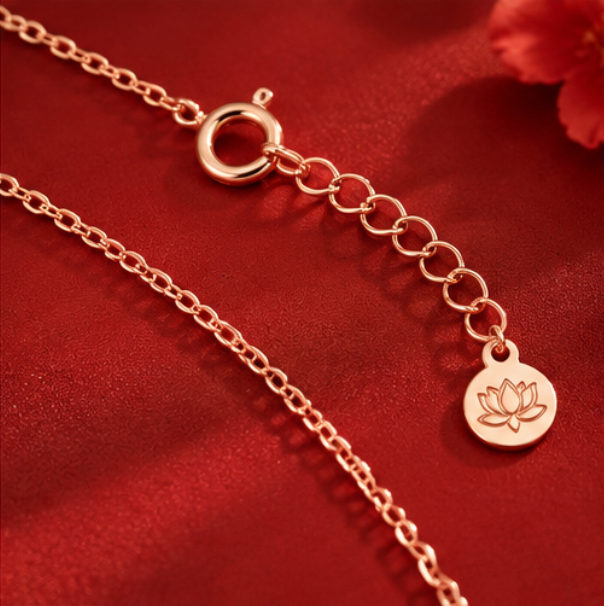 Píng’ān Kòu Safety Buckle Necklace with Horse and Ruyi · 925 Silver in Rose Gold