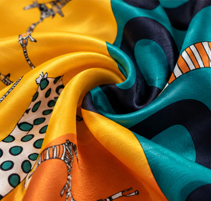 Foulard in seta "Ritmo Tropical" · 100% seta di gelso · 70 × 70 cm