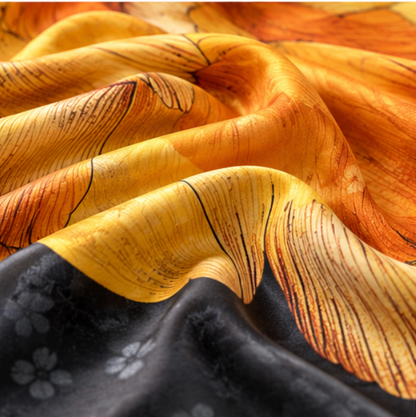 Pañuelo de Seda “Oro en Flor” · 100% Seda de Morera · 110 × 110 cm