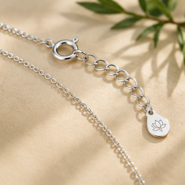 Collar Píng’ān Kòu de Jadeíta con Hojas de Ginkgo · Plata 925