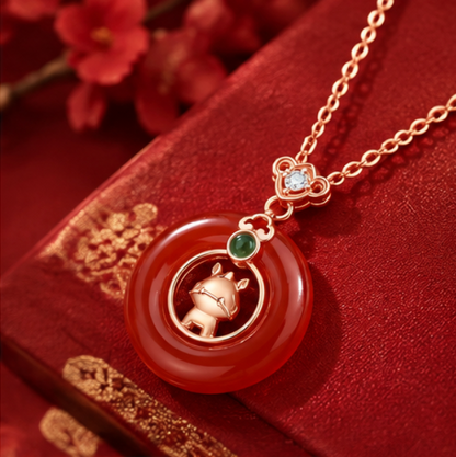 Píng’ān Kòu Safety Buckle Necklace with Horse and Ruyi · 925 Silver in Rose Gold