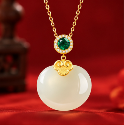 Collar de Jade de Hetian con Motivo Ruyi · Plata 925 bañada en oro