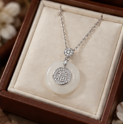 Collier Píng’ān Kòu en calcédoine blanche avec symbole 福 · Argent 925